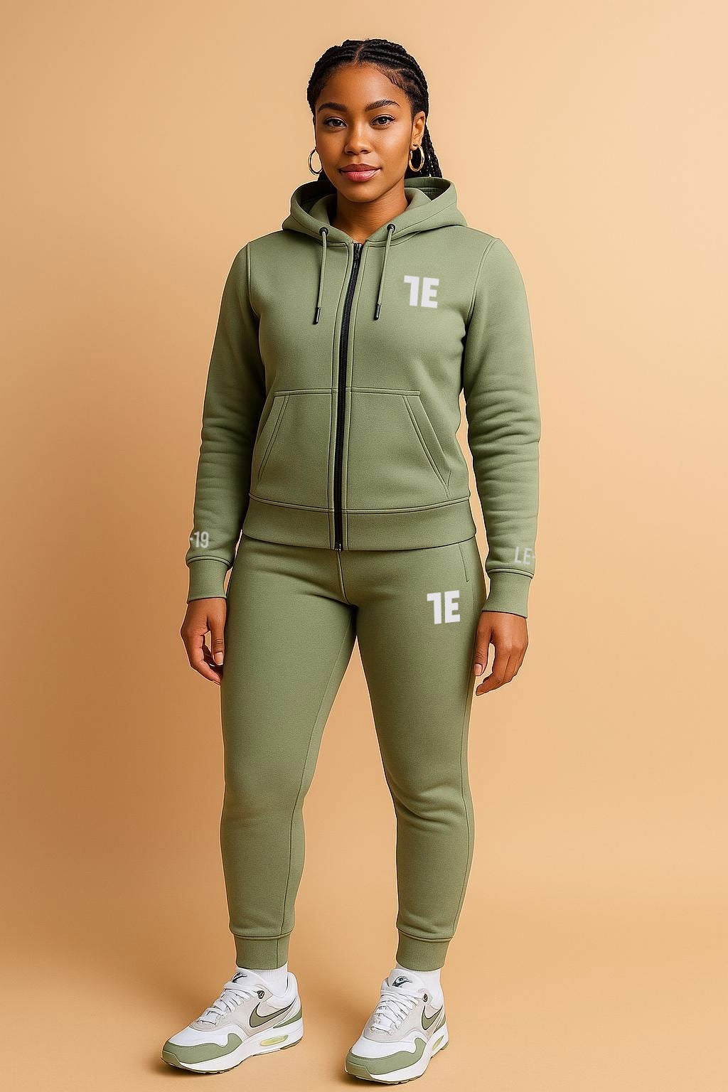 LE Women Sweatsuit